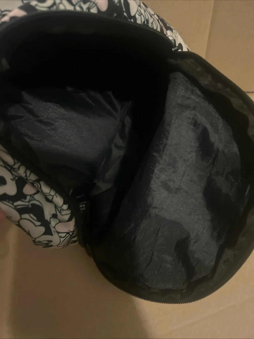 MINNIE MOUSE ZIPPERED BACKPACK